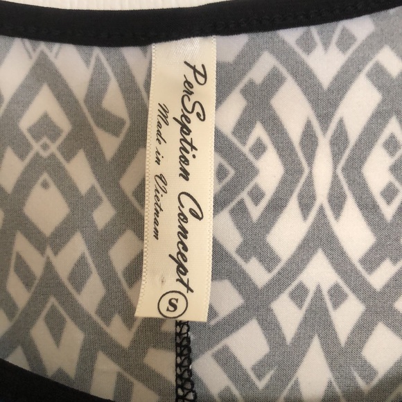 🪷 5/$10 🪷 PerSeption Concept Beautiful dress in great condition - Picture 5 of 6